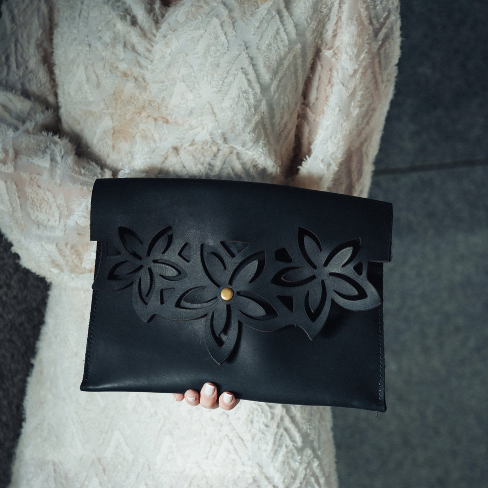 
                  
                    Nard Clutch by SutiSana
                  
                