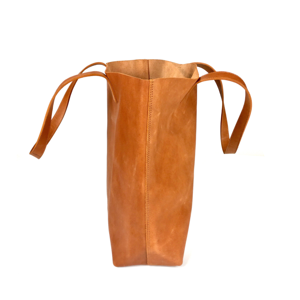 
                  
                    DAY TOTE LEATHER CAMEL by MADE FREE®
                  
                