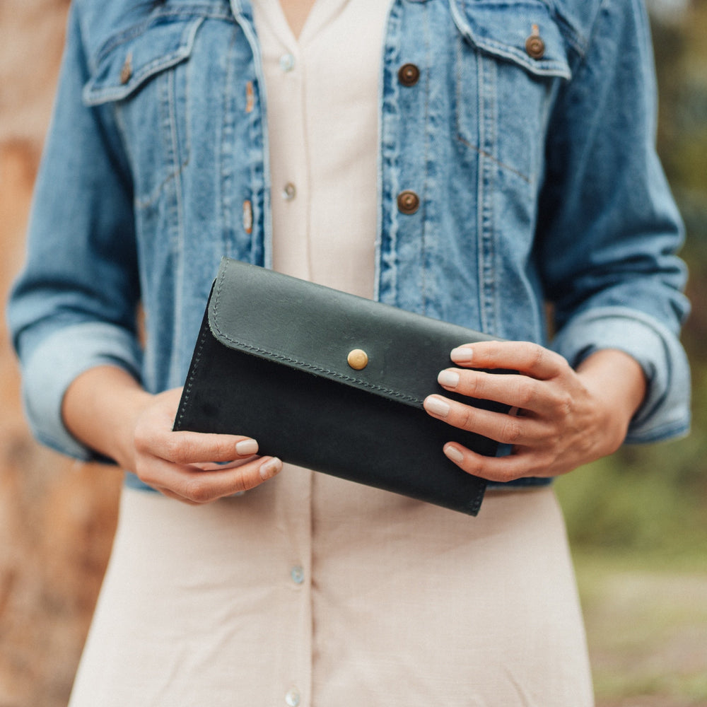 Leather Wallet in Emerald by SutiSana