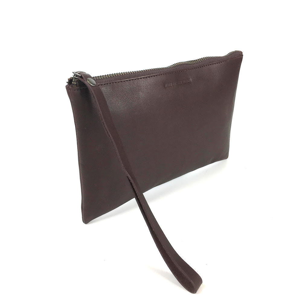 LEATHER CLUTCH BROWN by MADE FREE®