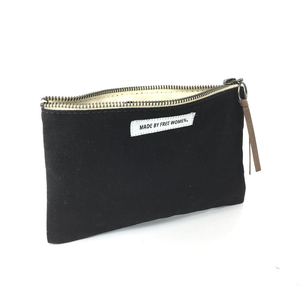 
                  
                    POUCH CHARCOAL by MADE FREE®
                  
                