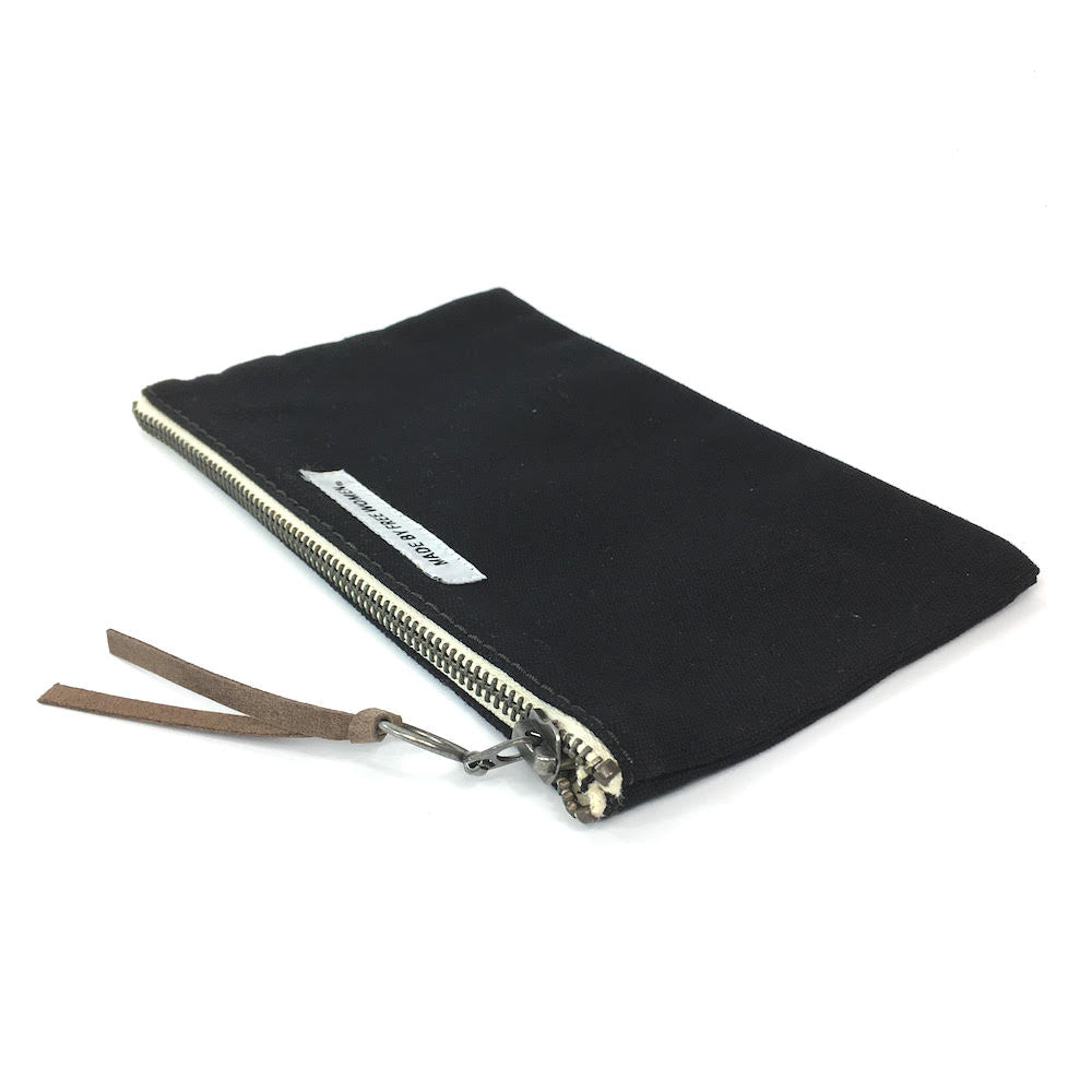 
                  
                    POUCH CHARCOAL by MADE FREE®
                  
                