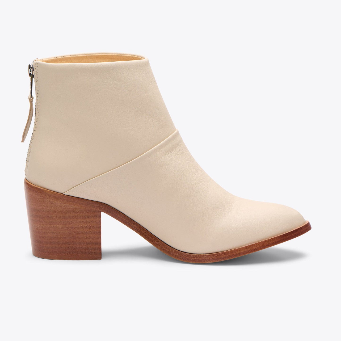 
                  
                    Dari Boot Bone
                  
                
