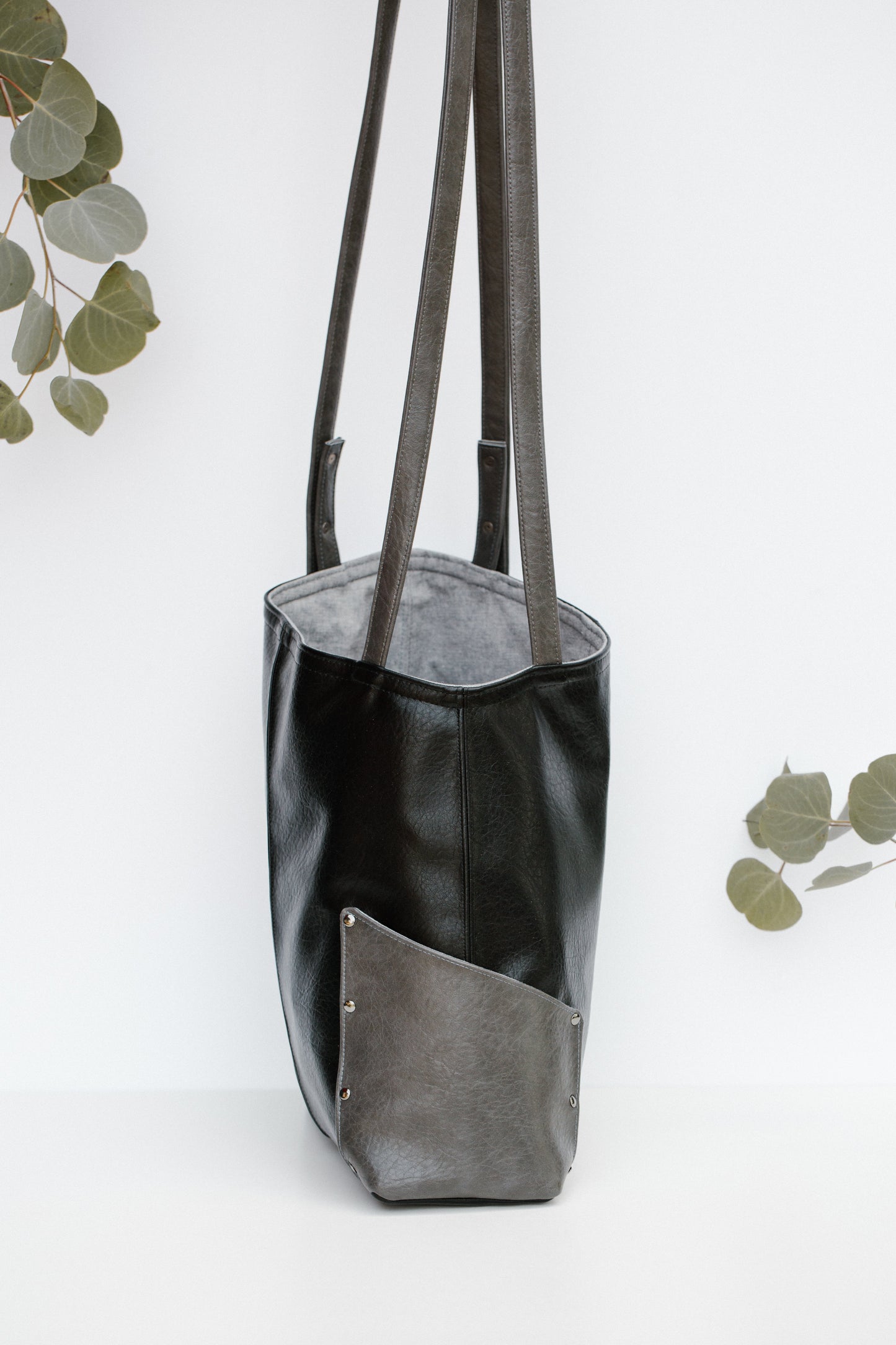 
                  
                    OVERCOMER tote bag | ONYX by Carry Courage
                  
                
