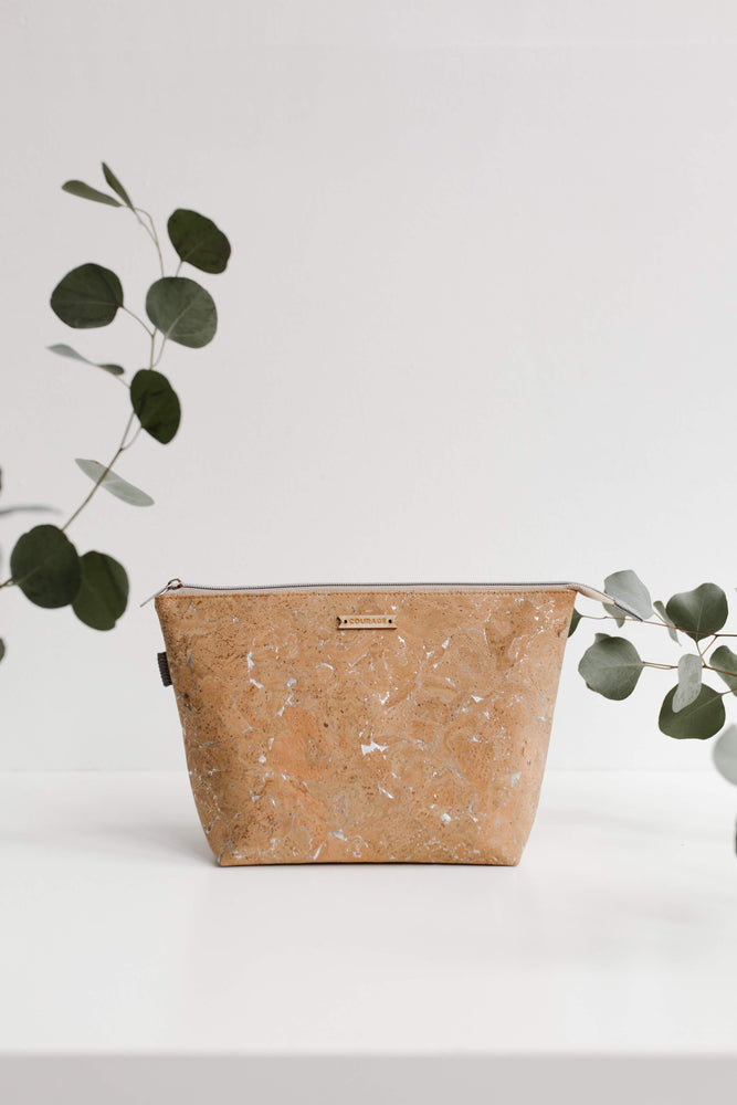 
                  
                    ADVENTURER cosmetics bag | SILVER by Carry Courage
                  
                