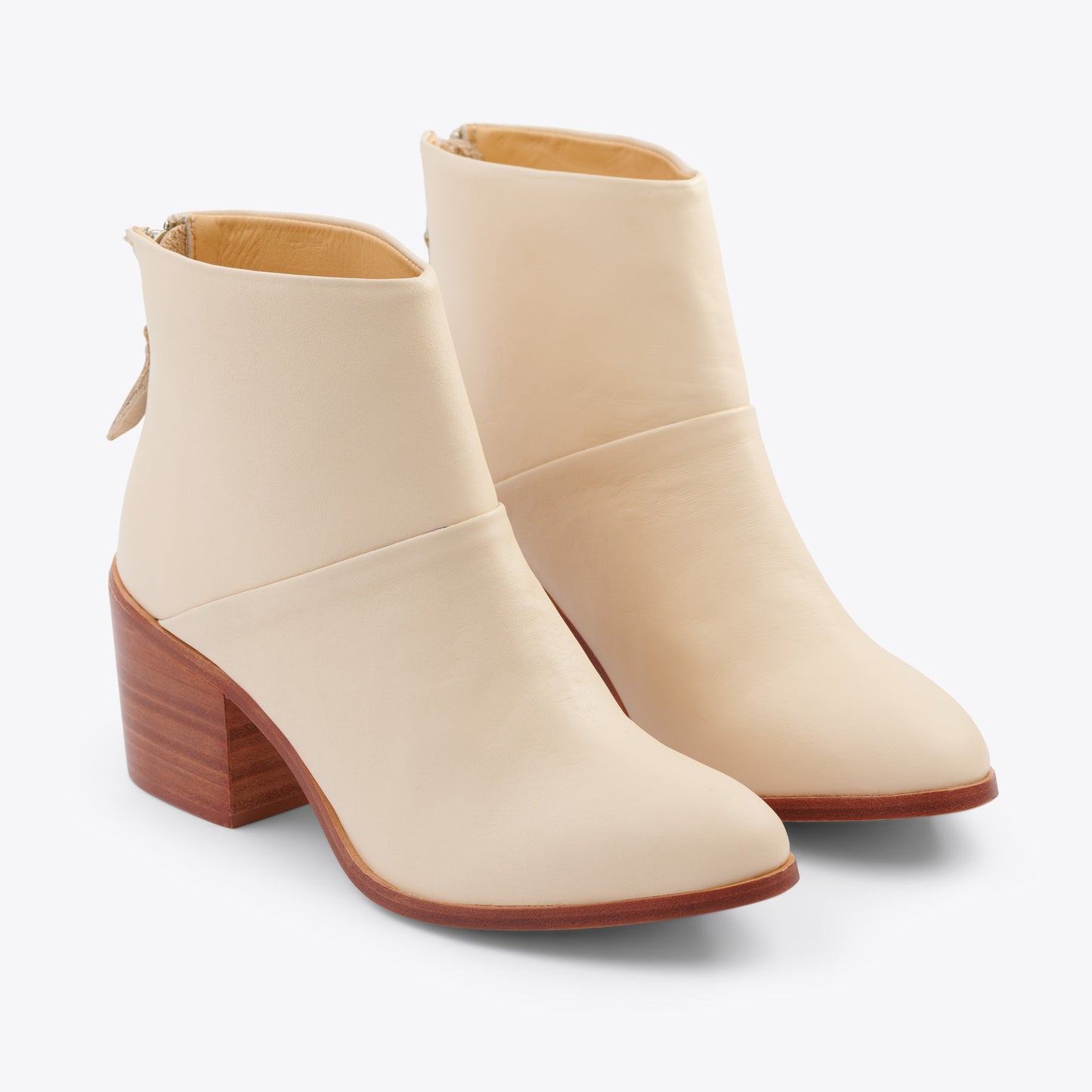 
                  
                    Dari Boot Bone
                  
                