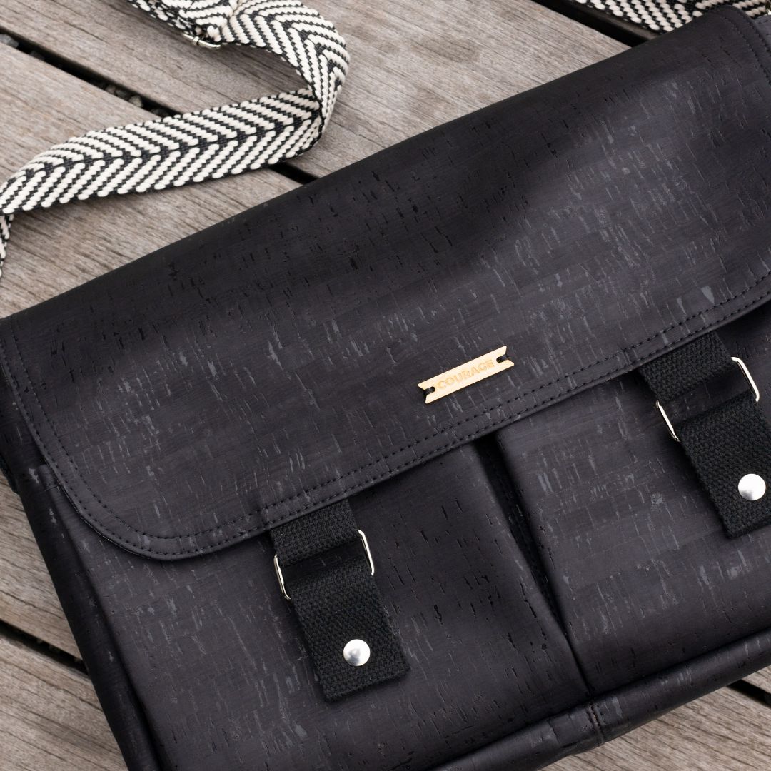 
                  
                    NOMAD messenger bag | COAL by Carry Courage
                  
                