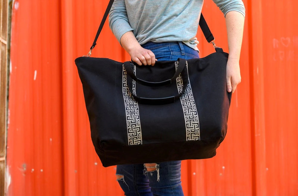 Tatreez Travel Bag in Black