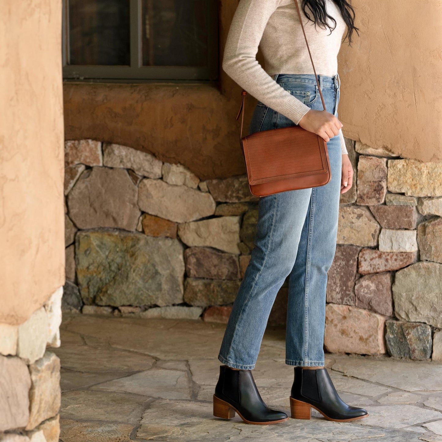 
                  
                    Clara Crossbody Woven Brandy
                  
                