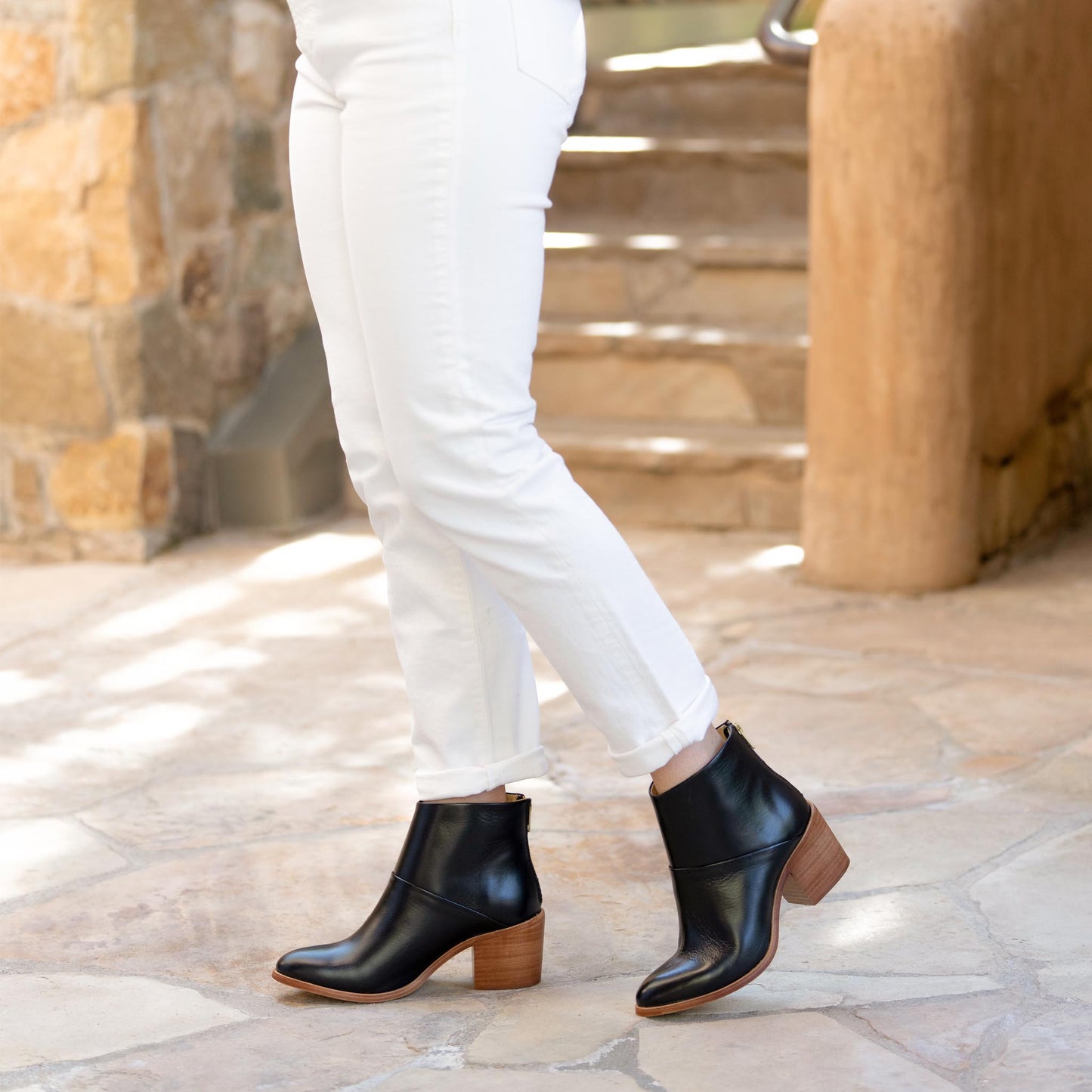 
                  
                    Dari Boot Black
                  
                